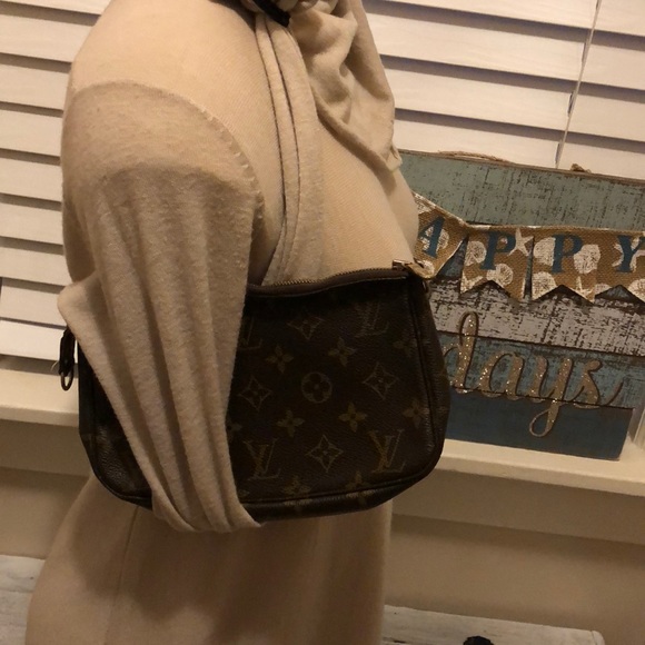 Vintage Authentic Louis Vuitton pochette - Picture 5 of 17